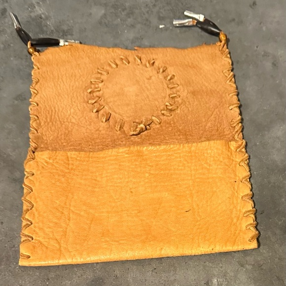 Handcrafted Vintage Native American Gold ElkSkin Leather Wallet w/beaded accents - Picture 3 of 3